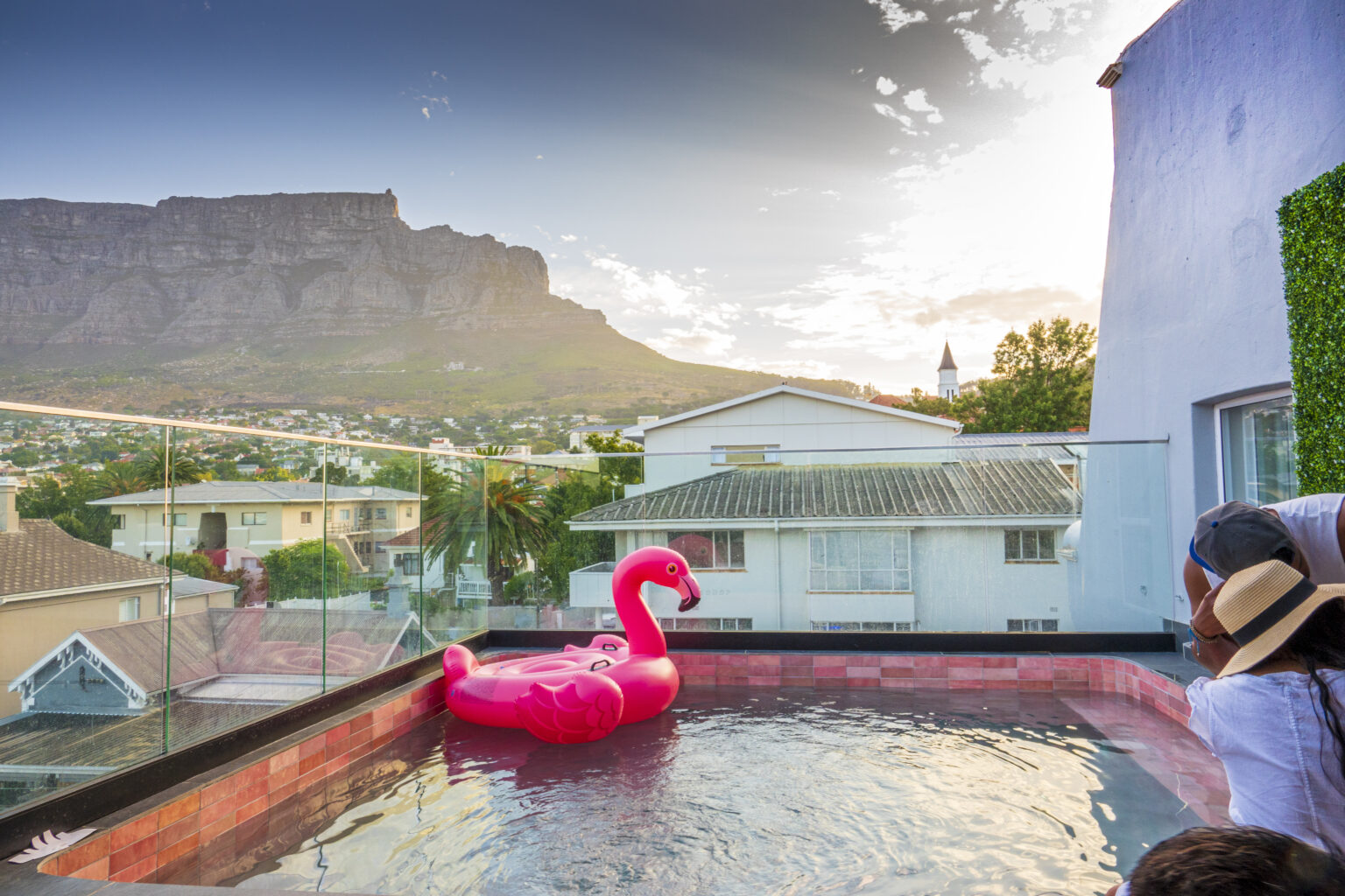 Rooftop Restaurants – Boutique Hotel Pool with Table Mountain the the background